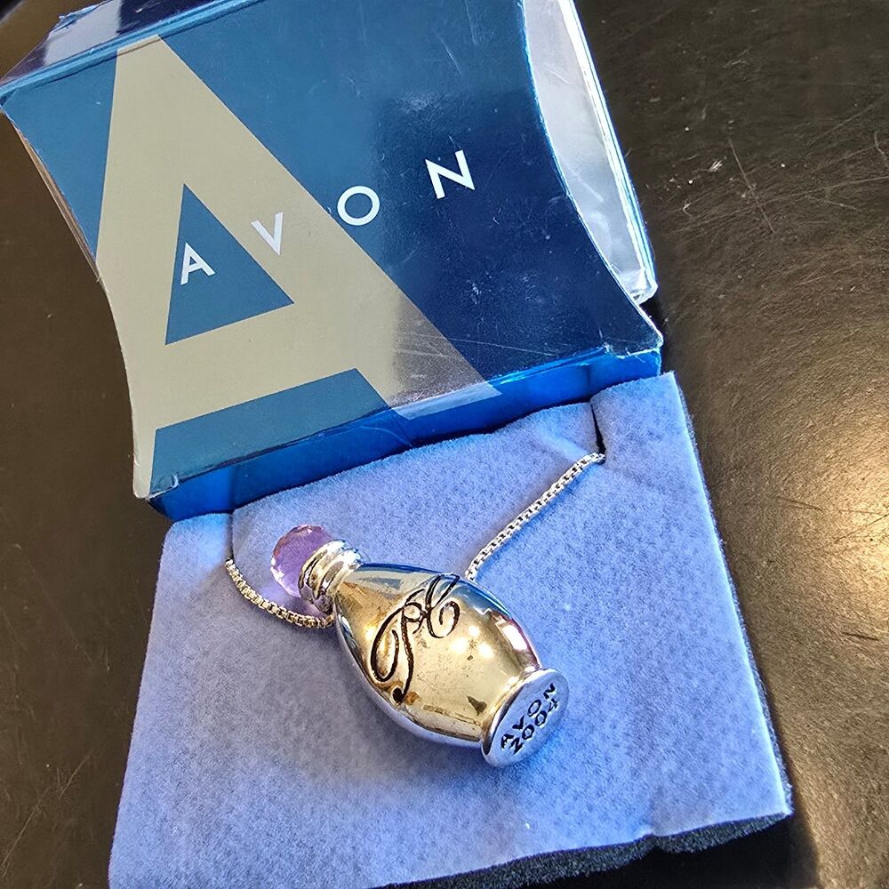 Avon 2004 Perfume Bottle Pendant Necklace Presidents Club Perfume bottle
